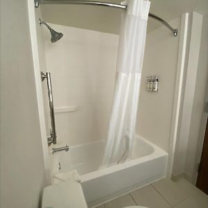 Deluxe  King Room Hearing accessible